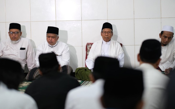 Malam pitulikuran yang digelar Jam'iyah Thoriqoh Sathoriyah An Nahdliyah Indonesia di daerah Bogorami Surabaya, Senin 17 April 2023. 