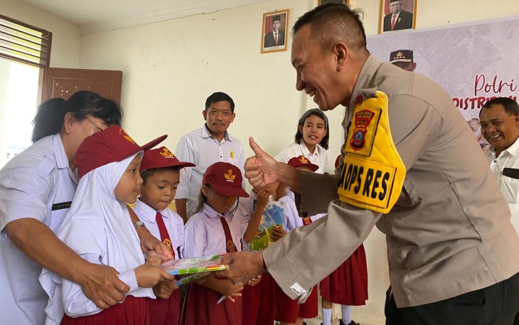 Polres Simalungun saat Distribusikan Buku ke Pelosok Nusantara