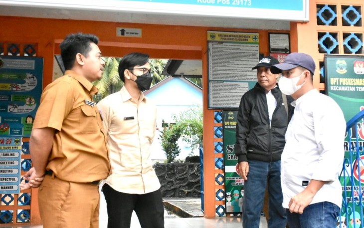 ketua DPRD Lingga Ahmad Nashiruddin dalam kunjungan meninjau Fasilitas kesehatan di wilayah Hinterland kepulauan Senayang beberapa waktu yang lalu