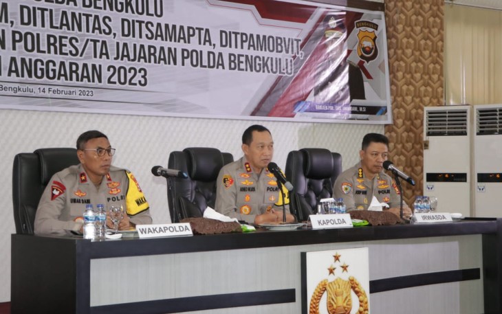 Kapolda Bengkulu saat Anev Kinerja Fungsi Preemtif dan Preventif di Gedung adem Polda Bengkulu.