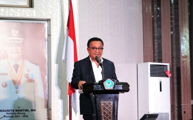 Wali Kota Bitung Maurits Mantiri saat memberikan sambutan
