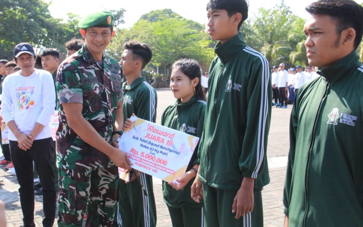 Dandim 0806/Trenggalek dan Forkopimda Berikan Reward 19 Atlet Berprestasi di Peringatan Hari Olahraga Nasional 2023