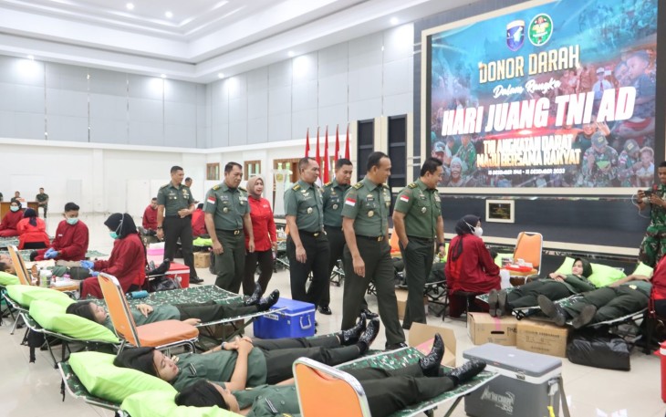Kodam XII/Tanjungpura menggelar kegiatan bakti sosial donor darah bertempat di Aula Sudirman, Makodam XII/Tpr. Kegiatan ini dilaksanakan dalam rangka memperingati Hari Juang TNI Angkatan Darat tahun 2023