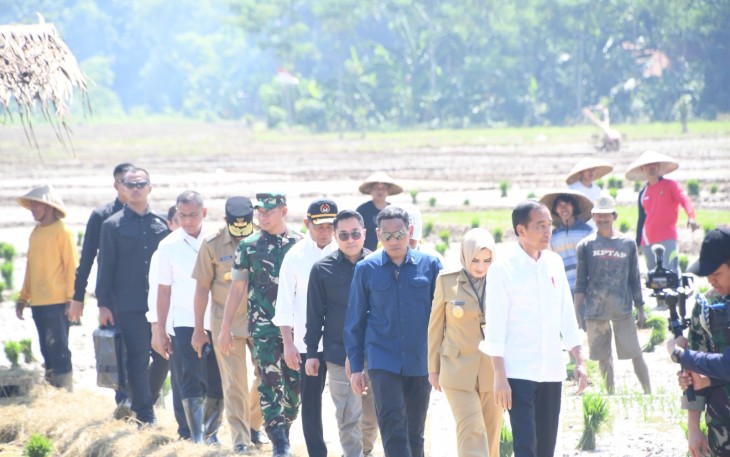 Panglima TNI Jenderal TNI Agus Subiyanto mendampingi Presiden RI Joko Widodo melakukan kunjungan kerja ke Provinsi Jawa Tengah, Rabu (13/12/2023)