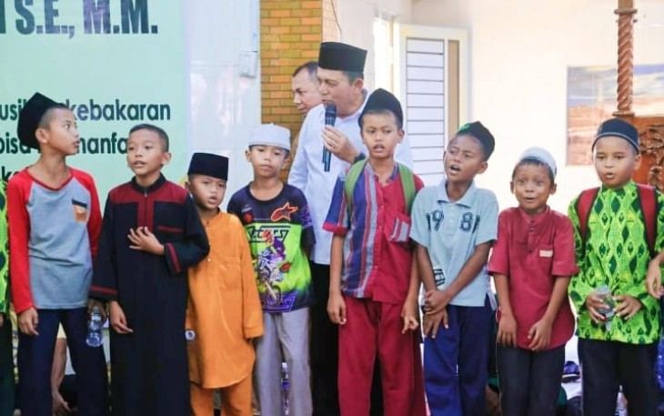 Gubernur Ansar saat Panjatkan Doa Keselamatan dan Shalawat Bersama Anak-anak 