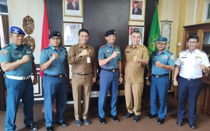 Bupati Natuna saat Sambut Baik Kunjungan Danlanal Ranai Untuk Tingkatkan Sinergitas di NKRI 