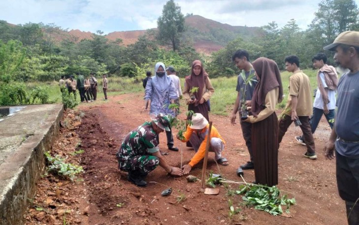Kodim 1430/Konut Gelar Karya Bakti Penanaman Pohon  di Kecamatan Motui dan Kecamatan Wawolesea, Jumat (08/12/2023)