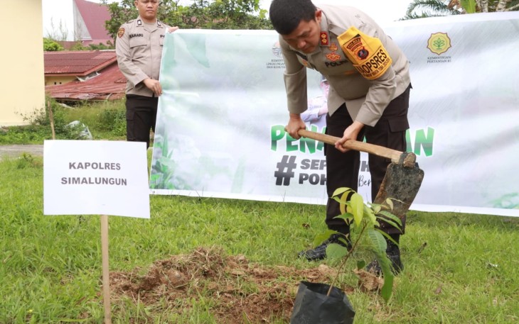 Kapolres Simalungun Pimpin Penanaman Sepuluh Juta Pohon Bersama Polri