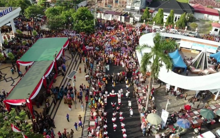 Karnaval Kain Batik Besurek Berlangsung Meriah  