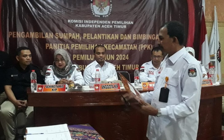 Ketua KIP Aceh Timur saat Lantik 120 PPK Dalam Kabupaten Aceh Timur