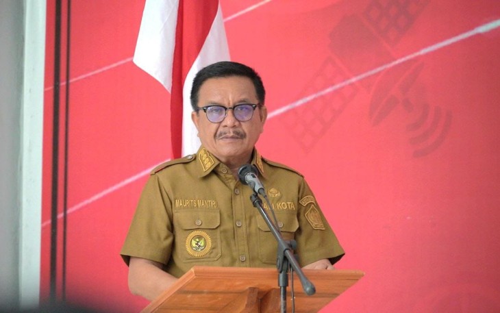 Wali Kota Bitung Maurits Mantiri saat memberikan sambutan