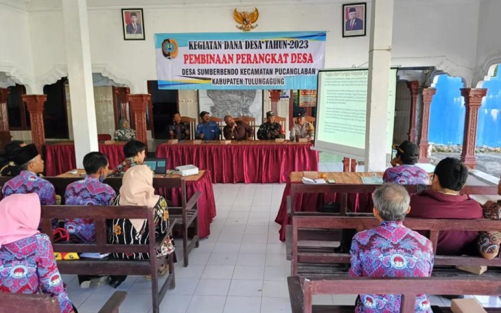 Camat Pucanglaban Yudi Irwanto, S.STP.M.Si tengah didampingi Kepala Desa Surani Al Gandos dan juga Babinsa serta Babinkamtibmas