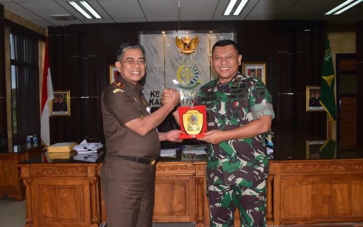 Danrem 121/ABW Kunjungi Kajati Kalbar
