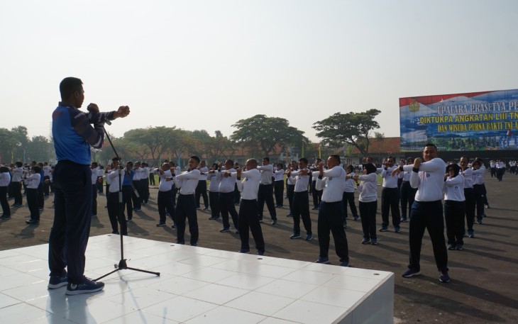 Wadan Kodiklatal Ajak  Jalan Santai Prajurit