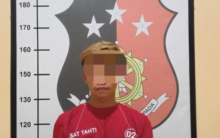 Tersangka dan barang bukti di Polsek Padang Bolak untuk proses lebih lanjut.