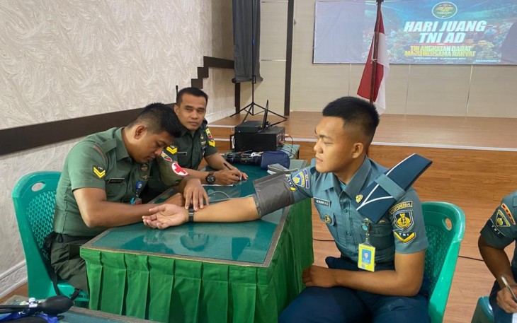 Baksos Donor Darah dalam rangka HUT Hari Juang TNI AD tahun 2023 di Aula Makodim 0315, Tanjungpinang, Selasa (12/12/2023)