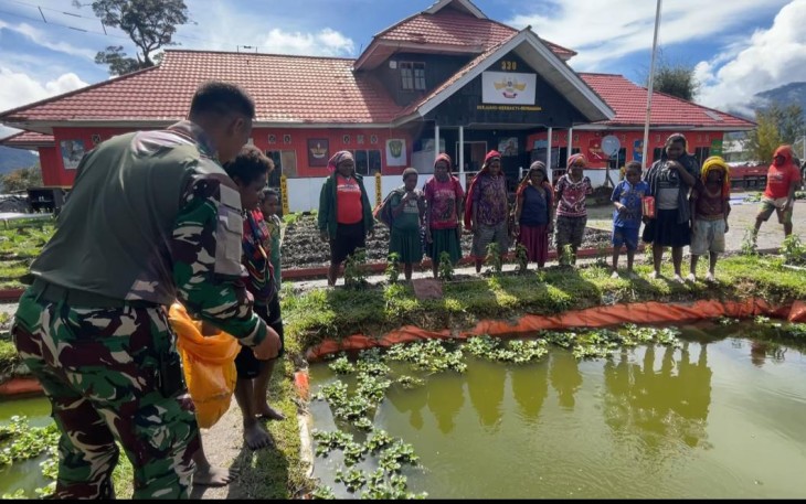 Senyum Bahagia Warga Intan Jaya 