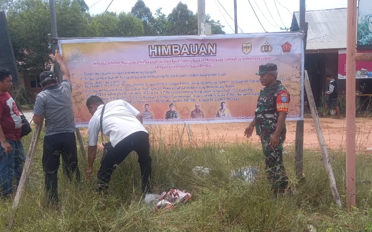Pemasangan Himbauan Perda Sampah Bagi Pedagang Pasar Tradisional 