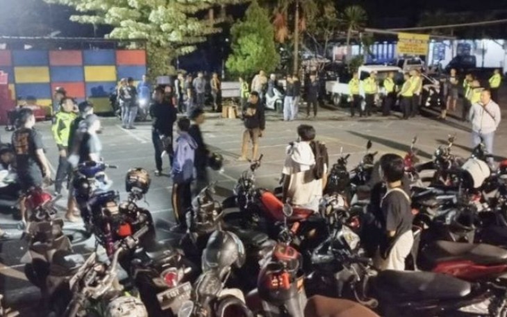 Satlantas Polres Jember saat Amankan Ratusan Motor dari Operasi Balap Liar