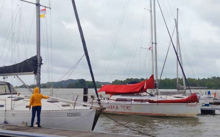 Tampak Kapal Layar saat bersandar di Marina Pontoon BBT Lagoi