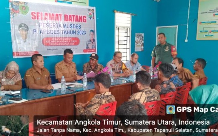 Bhabinkamtibmas Polsek Sipirok, Aipda Thomas M Harahap, saat tatap muka dengan masyarakat.
