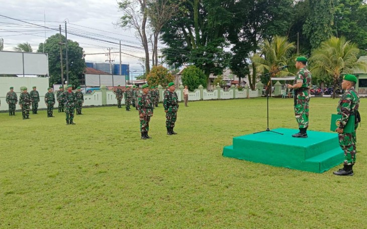 Dandim 1301/Bitung saat memimpin apel pelepasan prajurit Kodim yang purna tugas