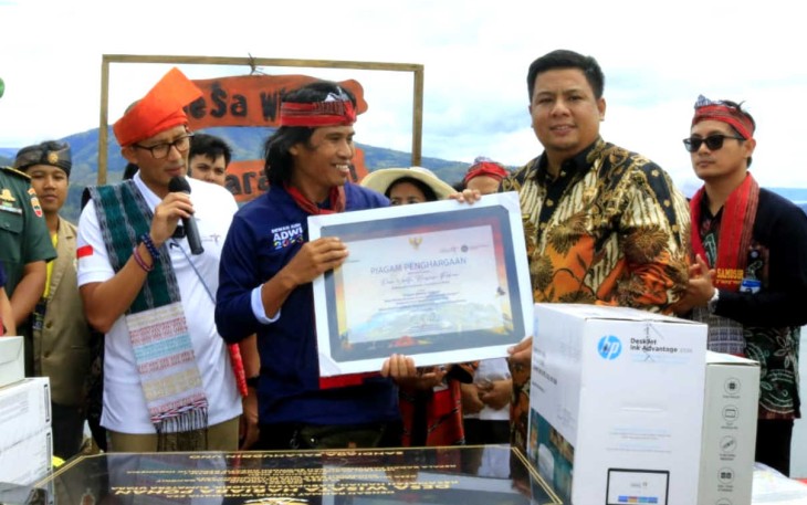 Bupati Samosir Dampingi Menparekraf ke Desa Wisata Hariara Pohan 