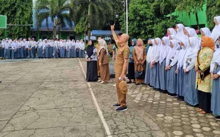 Bupati Bengkulu Selatan Gusnan Mulyadi   