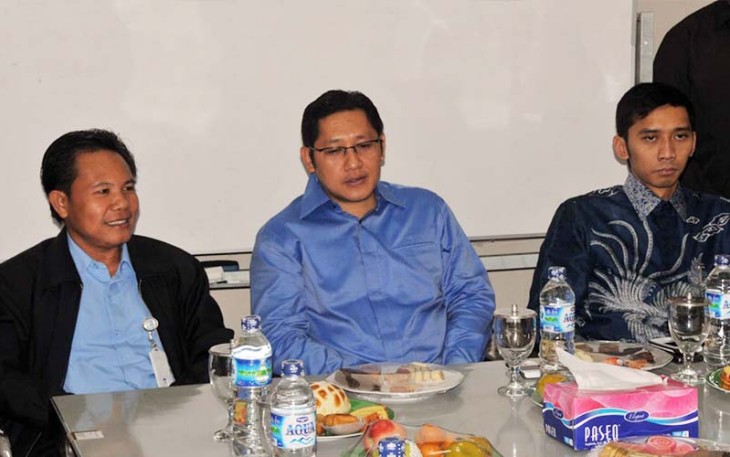 Zacky Antony saat foto bersama Anas Urbaningrum beberapa tahun silam.