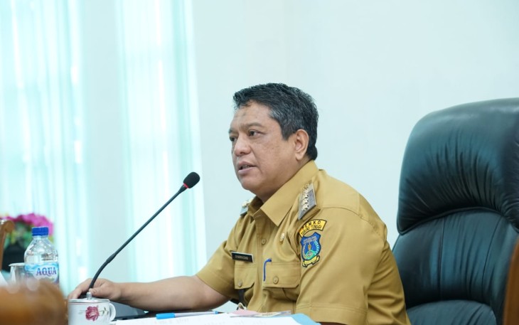 Asisten Administrasi Pemerintahan dan Kesra Drs. Bambang Sudaryono