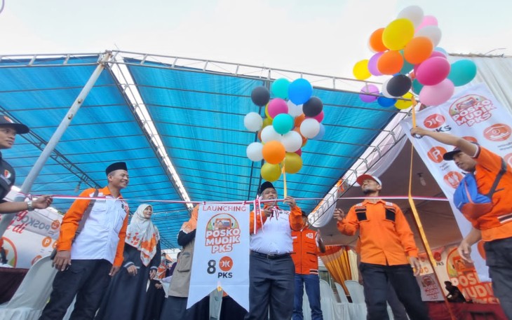 Launching Posko Mudik 8 secara nasional di Terminal Purabaya Surabaya. 