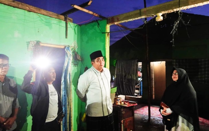 Bupati Roby Kunjungi Warga Terdampak Puting Beliung di Bintan Buyu