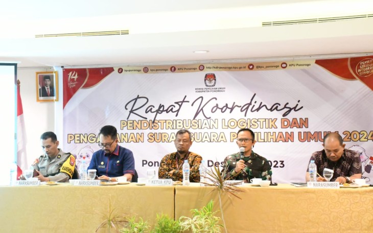 Dandim 0802/Ponorogo saat Jadi Narasumber dalam Rakor Pendistribusian Logistik dan Pengamanan Surat Suara Pemilu 2024