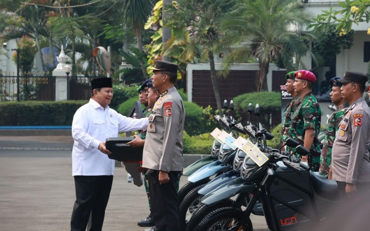 Menhan Prabowo saat Serahkan 100 Unit Rantis E-Tactical Sergap Produk Dalam Negeri ke TNI dan Polri