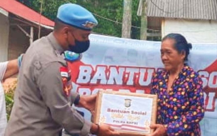 Polres Bintan Terus Berikan Bansos Kepada Masyarakat dan Lansia