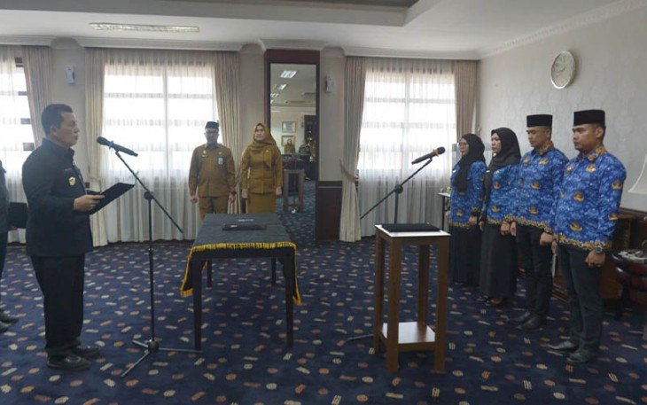 Gubernur Ansar saat Lantik Empat Pejabat Fungsional di Lingkungan Pemprov Kepri 