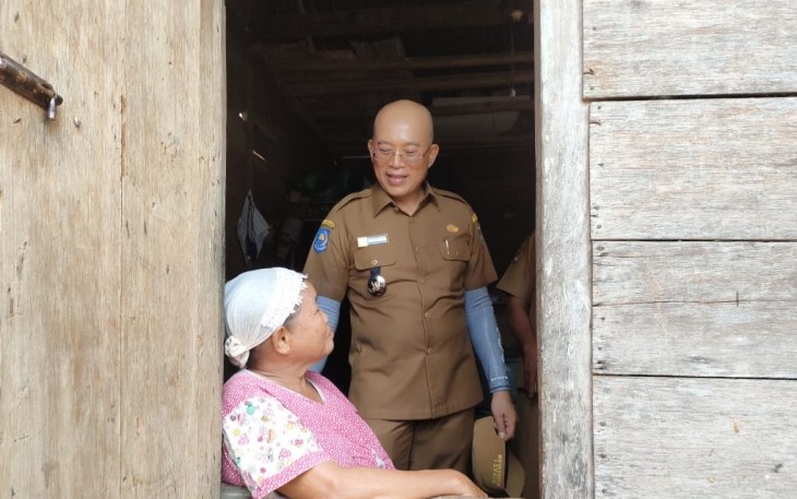 Bupati Bengkulu Selatan Cek Langsung Rumah Tak Layak Huni di Desa Muara Danau