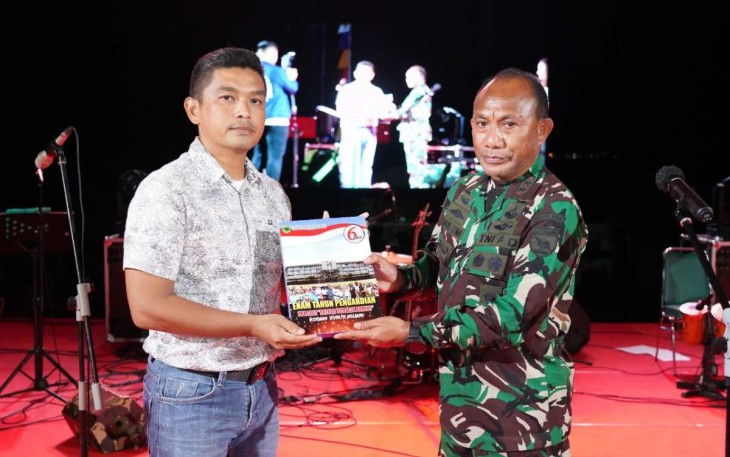 Pangdam Kasuari Mayjen TNI Gabriel Lema saat memberikan apresiasi