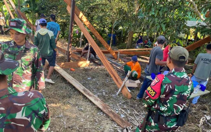 Bangun rumah warga perbatasan RI Malaysia 