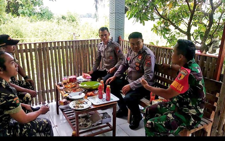 Komsos bersama anggota Banser di wilayah binaan 