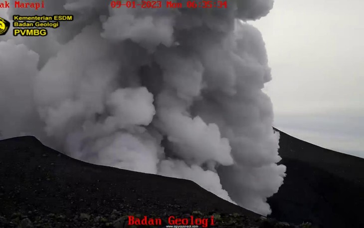 Tingginya intensitas erupsi Gunung Marapi yang terjadi semenjak dua hari kemarin.
