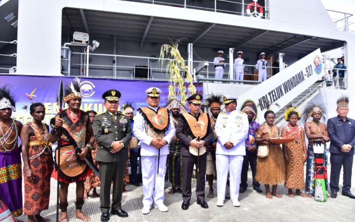 Panglima TNI Laksamana Yudo Margono saat pengukuhan KRI Teluk Wondama-527