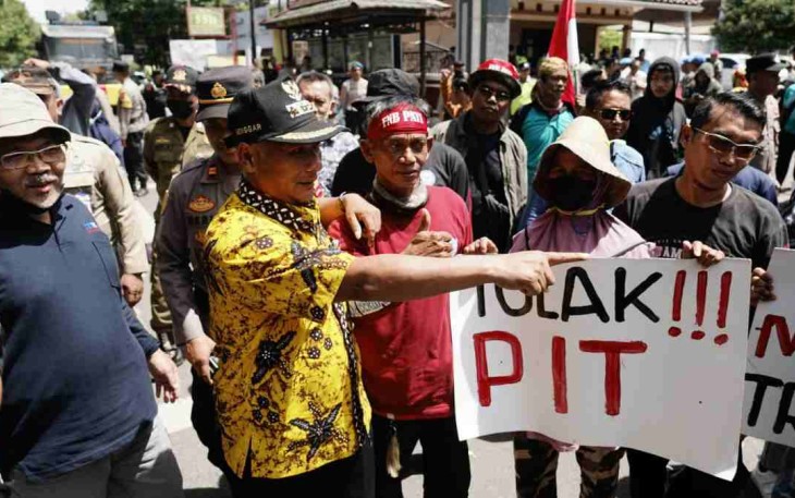 Pj Bupati Pati temui para pengunjuk rasa nelayan