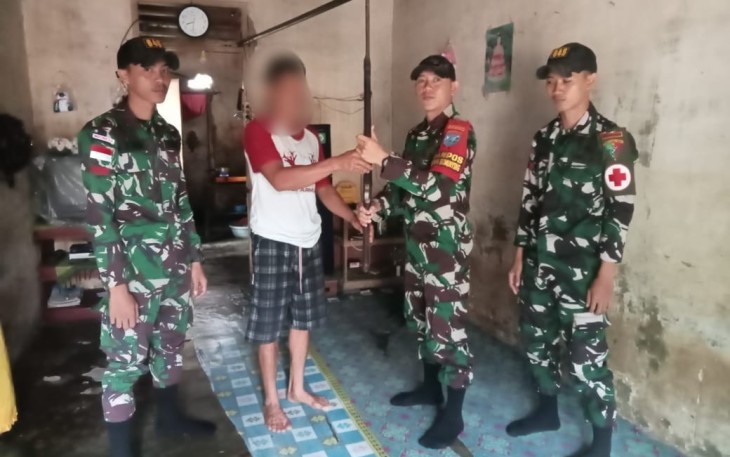Terima senpi rakitan warga perbatasan 