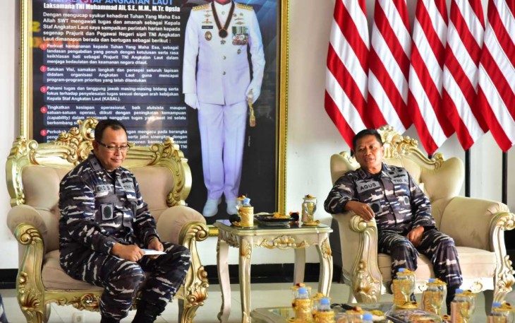 Pangkoarmada III Laksda TNI Agus Hariadi saat menerima kunjungan Kadisfaslanal 