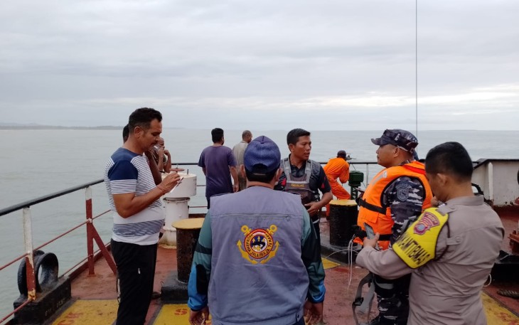 Penyelamatan kapal nyaris tenggelam
