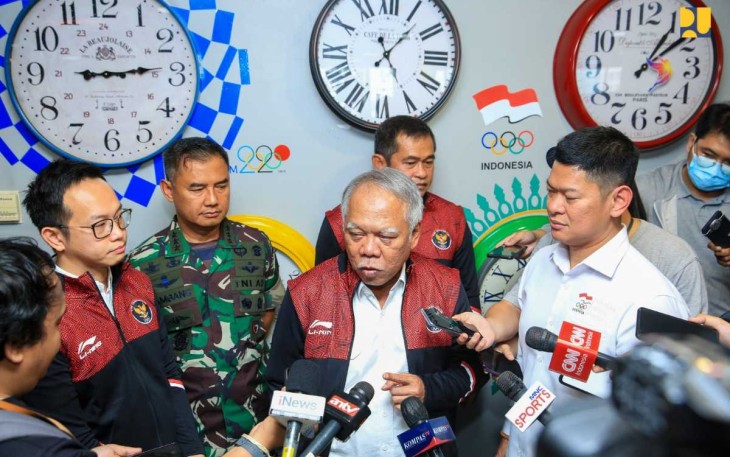 Menteri PUPR Basuki Hadimuljono saat memberikan keterangan pers usai dikukuhkan sebagai Ketua Kontingen Indonesia di Asian Games XIX di Hangzhou 2023