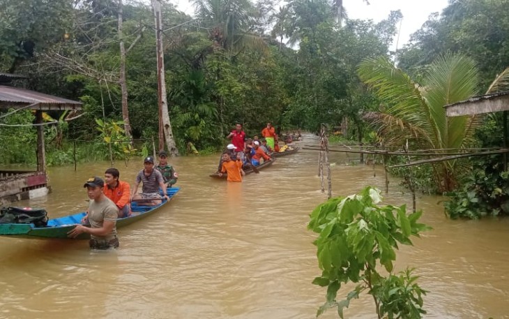 Evakuasi warga terdampak banjir