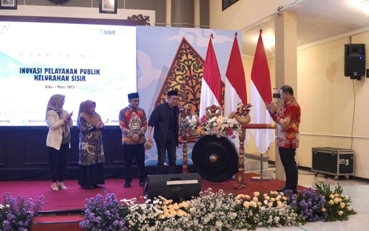Pj. Wali Kota Batu Aries Agung Paewai, saat meresmikan Inovasi Publik Kelurahan Sisir “PAIJO JOGO BERAS PULEN”.