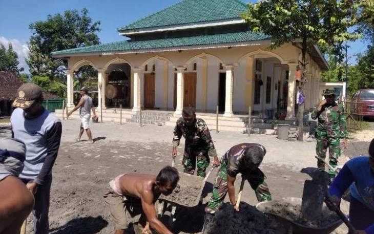 Halaman masjid wilayah desa binaan dibangun